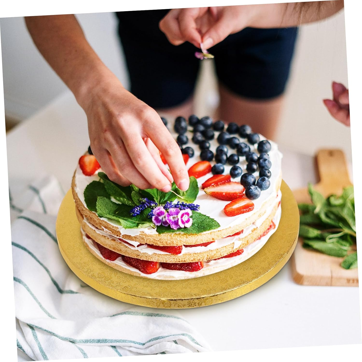 SHOWERORO 10pcs Elegant Cake Drum Display Base Round Paper Cake Board Holder for Events
