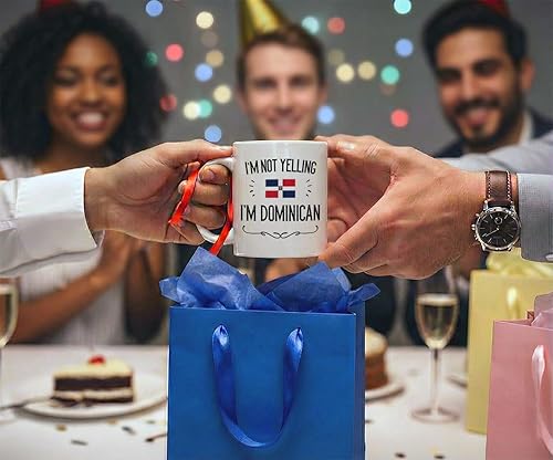 Miniatura 7 de Casitika Divertidos regalos de República Dominicana. Taza de café de cerámica de 11 onzas con texto en inglés "I'm Not Yelling I'm Dominican". Tazas