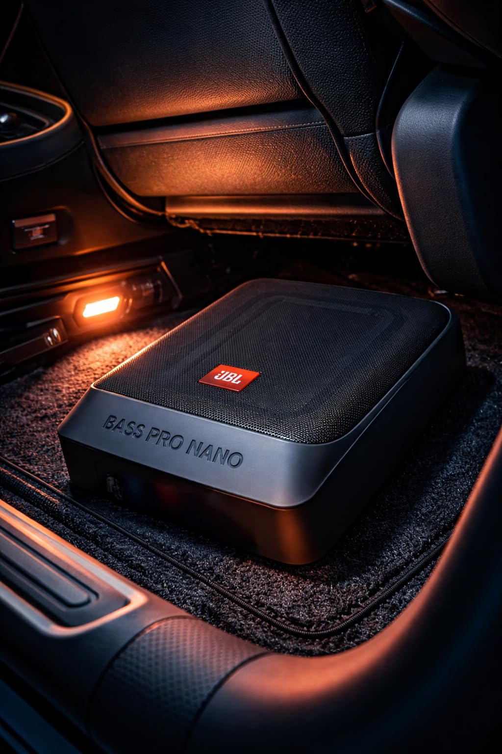 JBL BassPro Nano Ultra-Compact Subwoofer Voiture actif Sous Siège 6"x8" de Harman Kardon - caisson de basse voiture amplifié sous le siège de 200 Watt, Noir