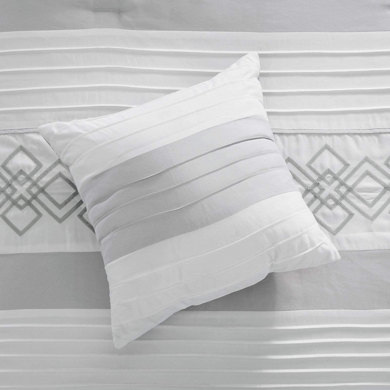 Chezmoi Collection Ariel - Set di biancheria da letto in ciniglia, 7 pezzi, motivo geometrico, ricamato, plissettato, a righe, colore: grigio