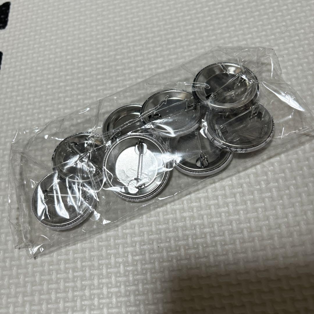 Amazon.co.jp: はらぺこ商店 Eve 缶バッジ 8種類セット 歌い手 缶