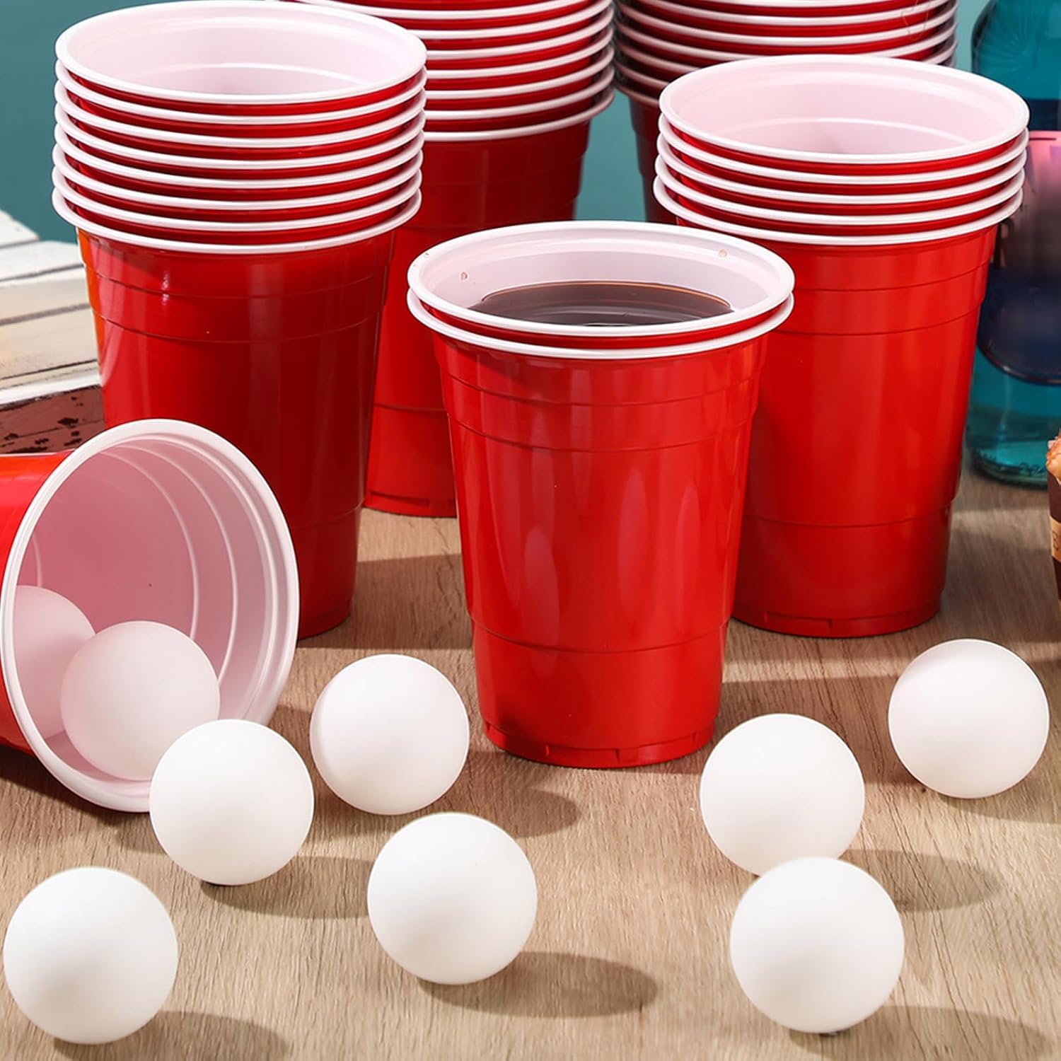 Ensemble ultime de jeux de bière pong | Comprend des gobelets rouges, des balles de ping-pong et des verres à shot | Parfait pour les enterrements de vie de jeune fille, les enterrements de vie de