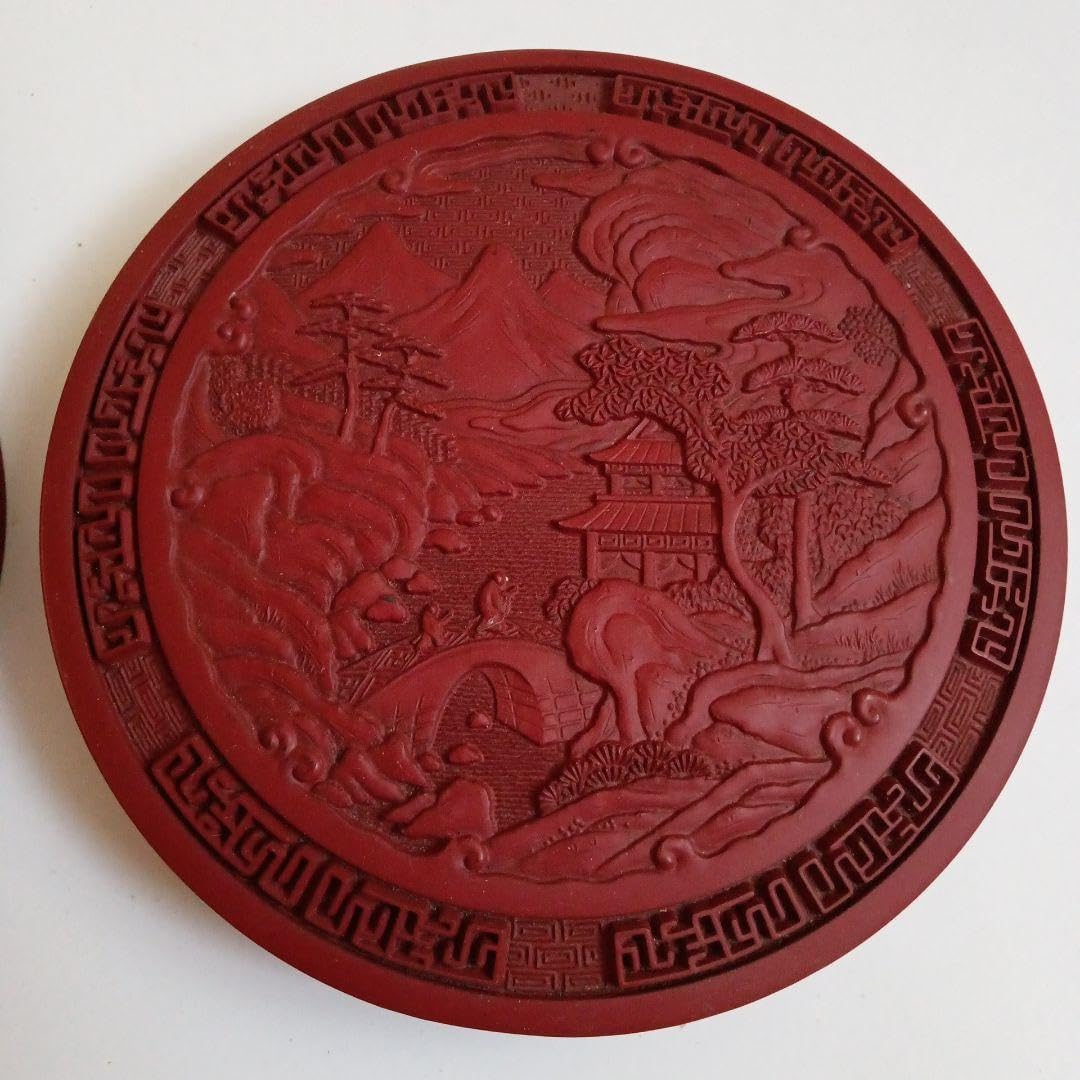 ミニ書道用具セット 漆塗彫刻入り蓋付き、筆、硯、水入れ 直径約14.5㌢、高さ約3.2㌢