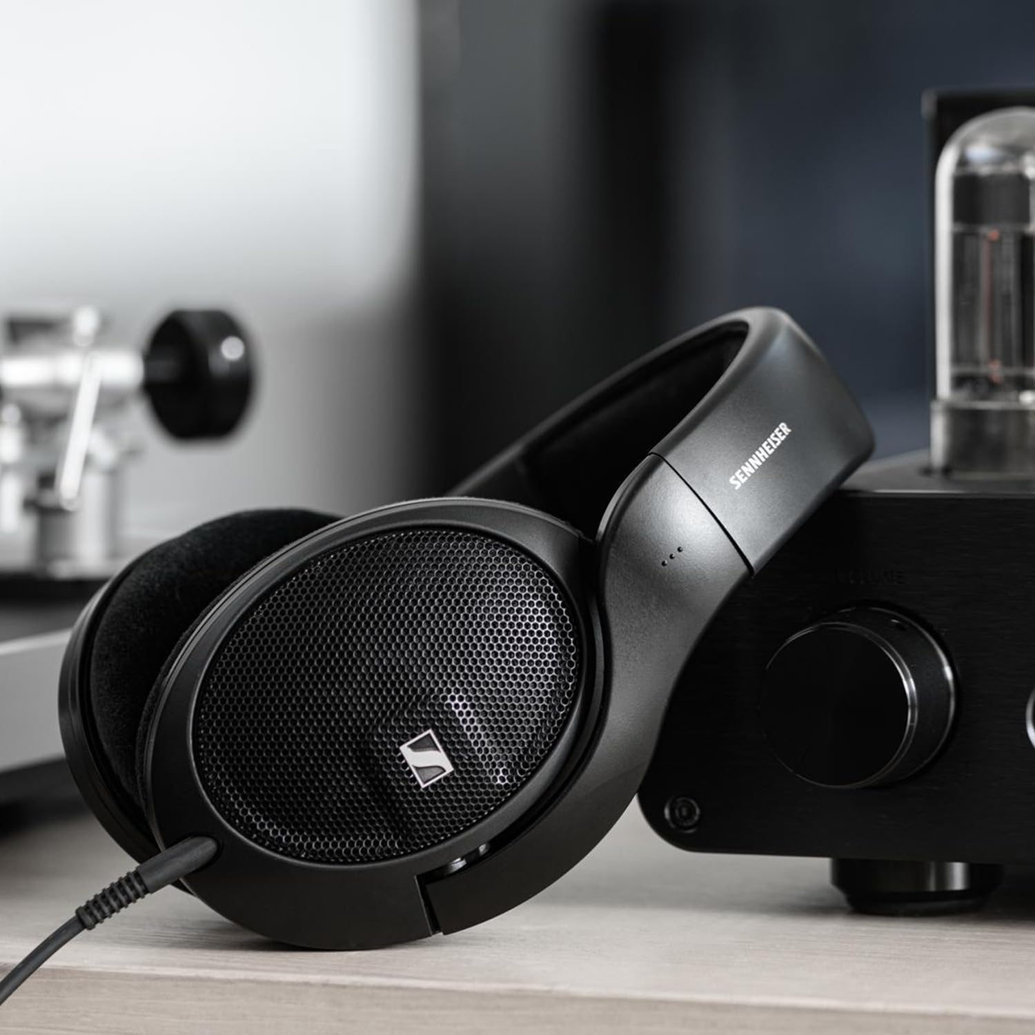【送料無料】SENNHEISER 560s Sennheiser HD 560 S Over-The-Ear Audiophile Headphones - Neutral