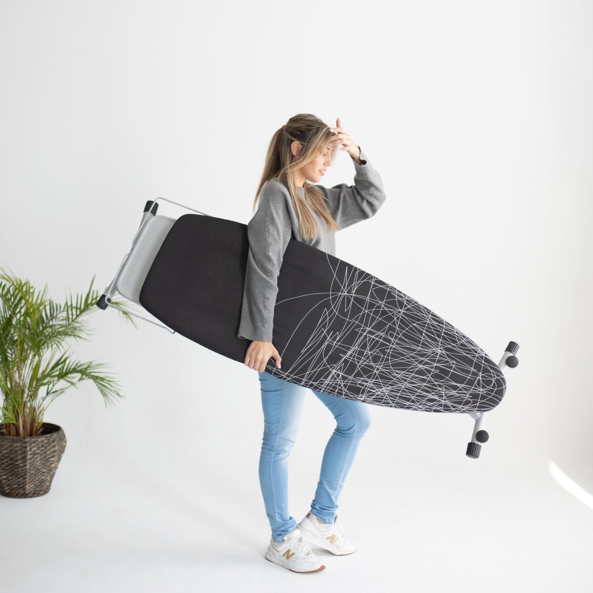 Tabla de Planchar Grande y Profesional | 130x47 cm | Plegable y Robusta | Altura Ajustable con Ruedas | Superficie XXL Ancha | Estable | ideal Centros de Planchado | Fabricada en Europa