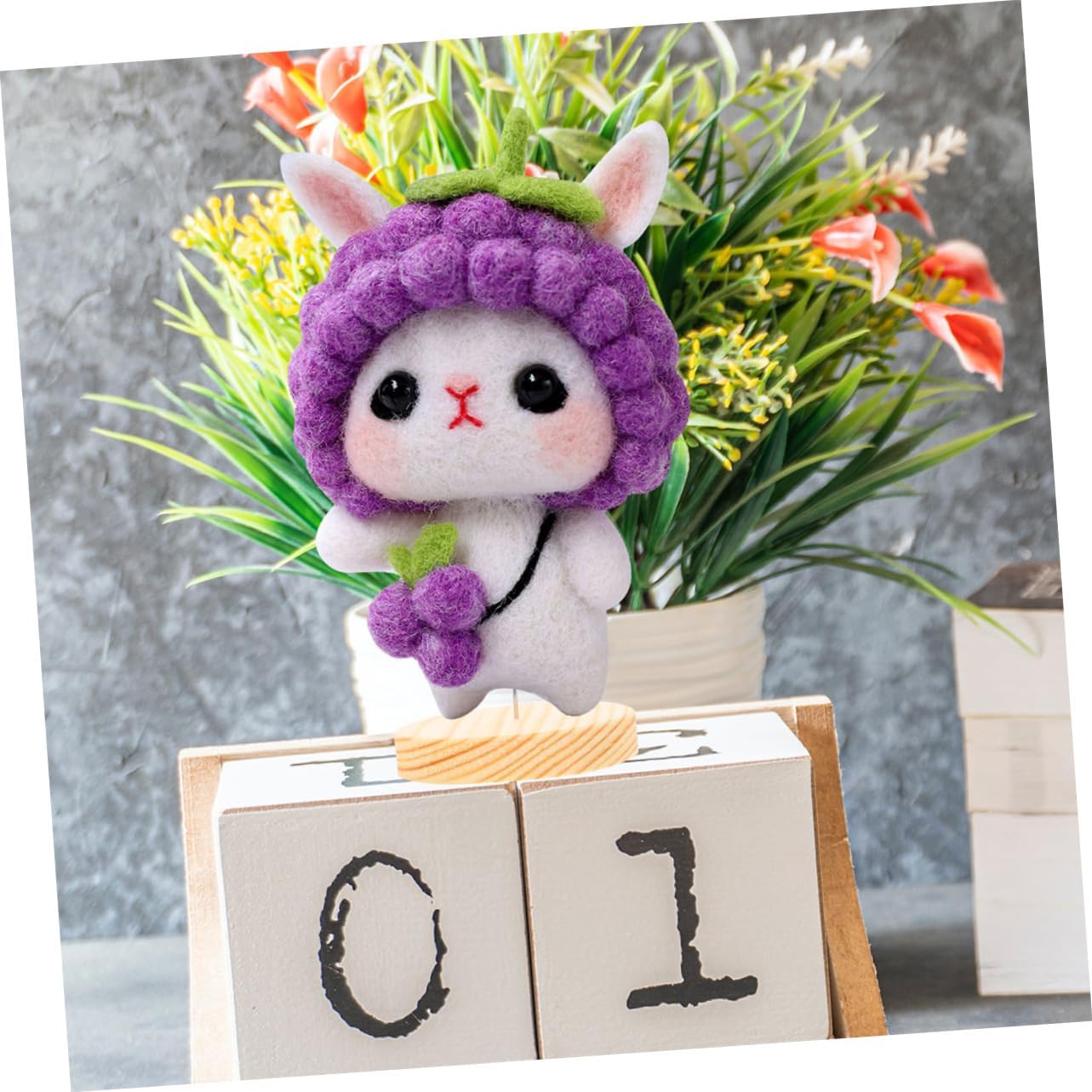 30sets Wooden Base Felt Doll Display Stands for Crochet Dolls Metal Holder Showcase for Home Decor and Collectibles