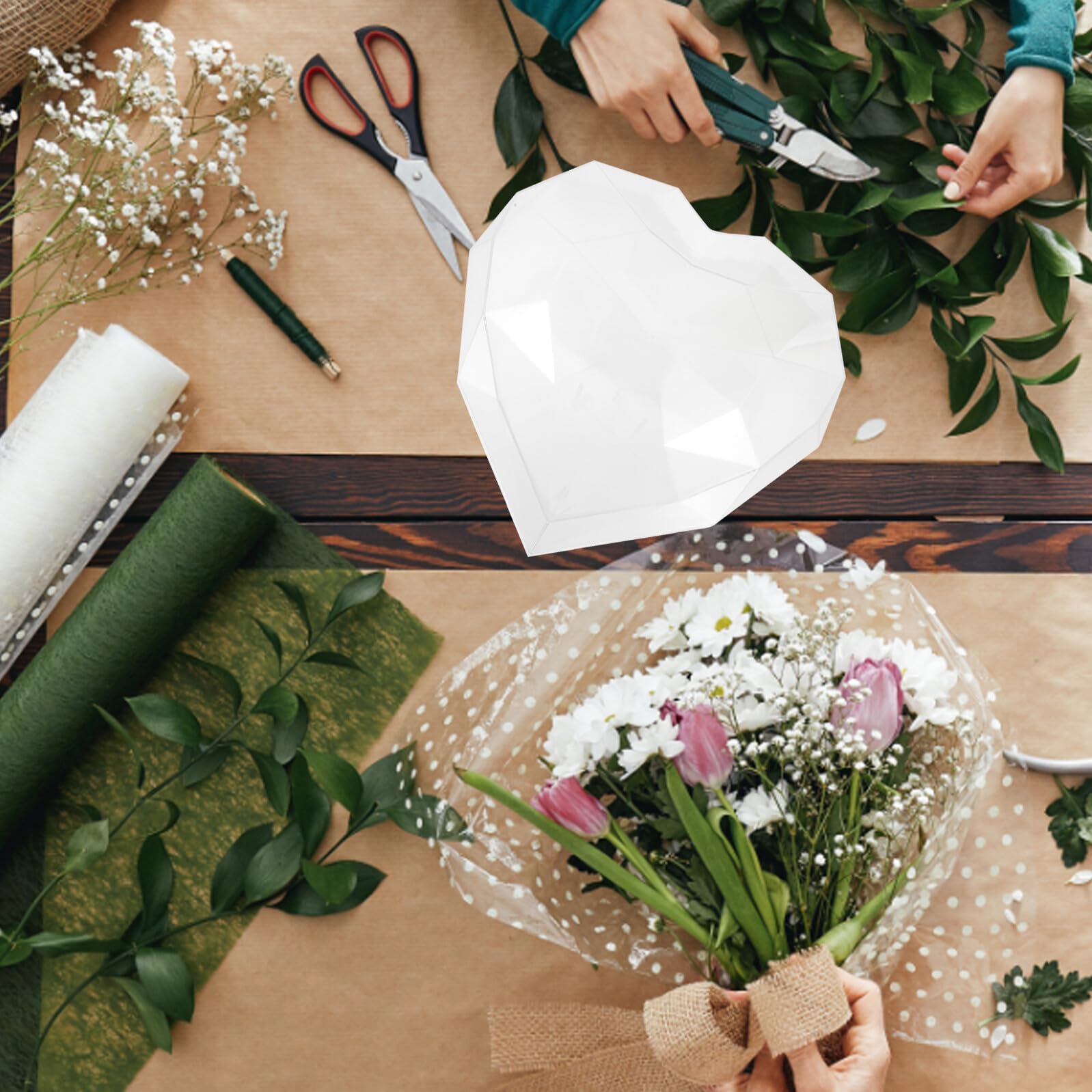BELLIFFY Herzförmige Geschenkbox aus Acryl für Blumen mit Stabilem und Praktischem Design Transparente Verpackungsbox für Verlobung und Romantische Anlässe