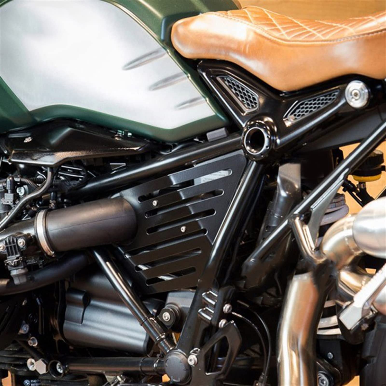 Amazon.co.jp: R9T オートバイのエアボックスカバープロテクターフェア