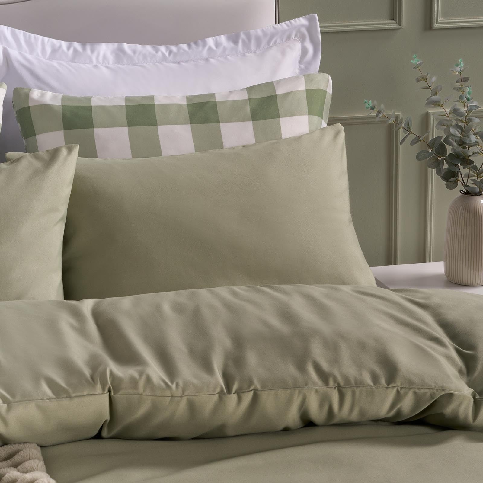 Brentfords Sage Green Pillow Cases 2 Pack, Soft Microfibre Housewife Pillowcases Comfortable Hotel Quality Wrinkle & Fade Resistant Bed Pillow Cases with Envelope Closure, 50 x 75cm