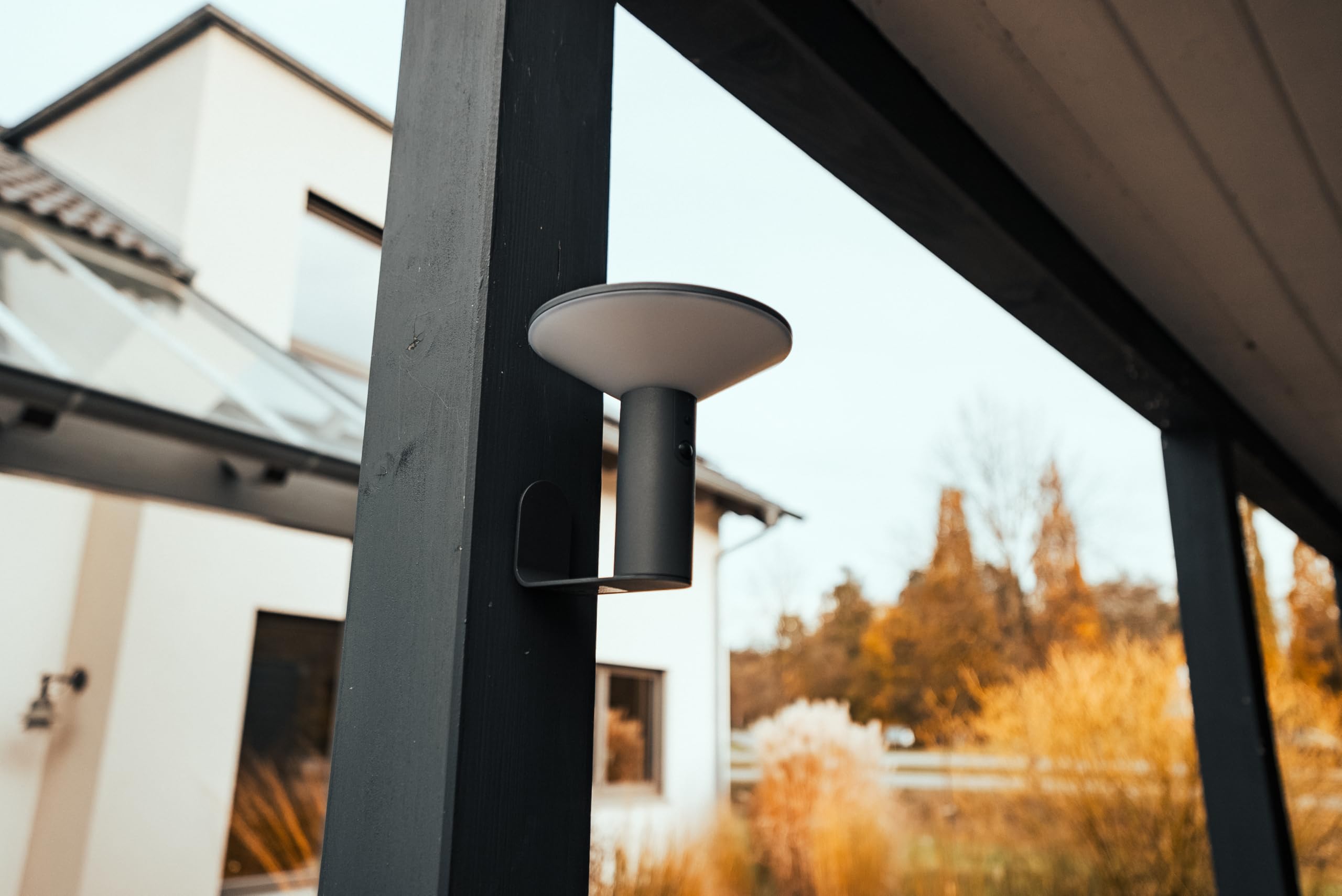 Lampa ścienna solarna BOLD, metaliczna szarość Lampa zewnętrzna z czujnikiem ruchu (lampa LED zewnętrzna z czujnikiem ruchu, 3 tryby świecenia, czujnik podczerwieni) – metaliczna szarość