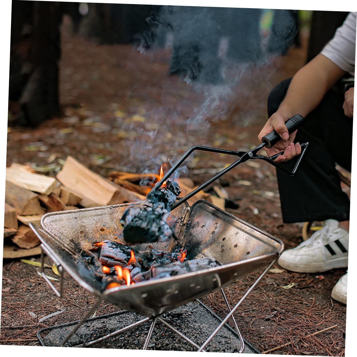 Pinza para Carbón de Camping con Mango de Madera y Hierro Negro | 1 Pieza, Uso en Barbacoa y Chimenea Exterior, para Fiestas y Fogatas al Aire Libre