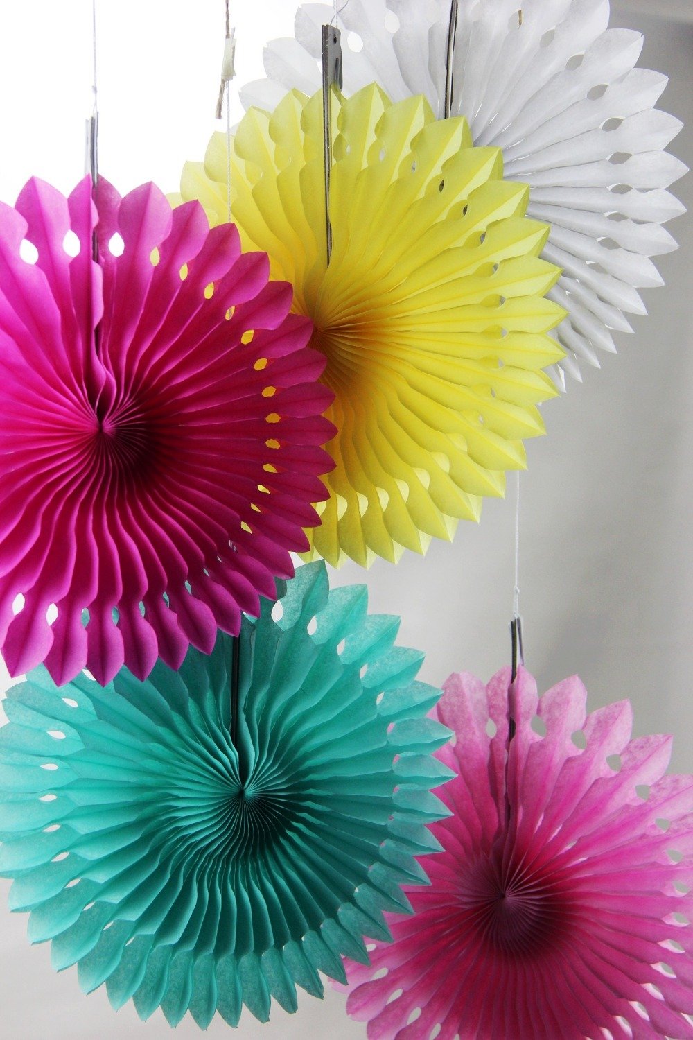 Banderas De Papel Coloridas Y Guirnaldas Elementos De Decoración De Cumpleaños | Vector Premium