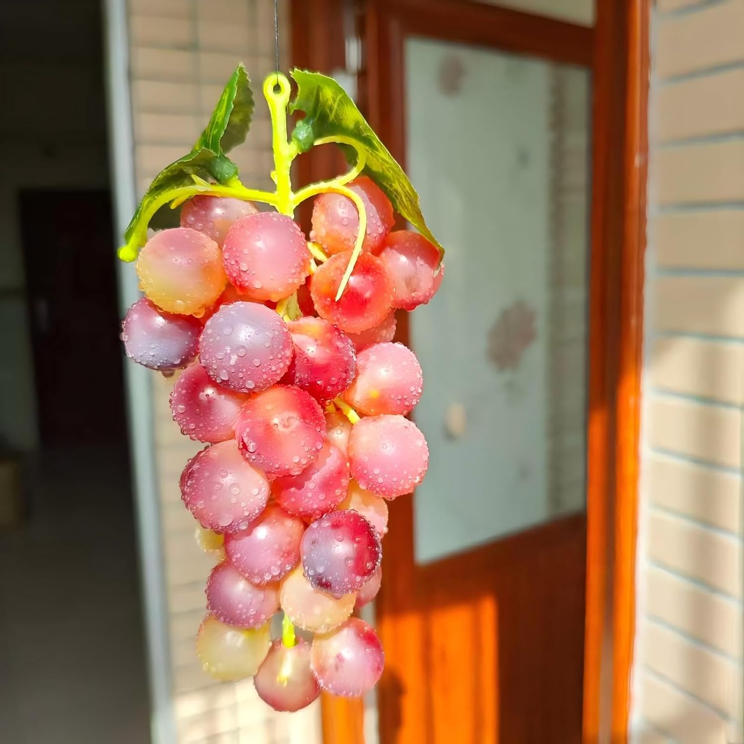 UMPE Artificial Grapes, Fake Grape, 4 Bunches Artificial Vine Fruits, Realistic Plastic Grapes Decor for Home, Kitchen, Centerpiece, Party Display