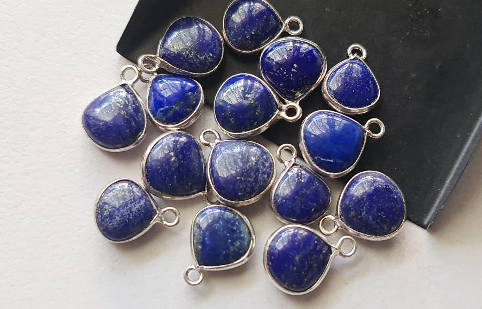 Lapis Lazuli Serce Charm Złącza Naturalny Lapis Lazuli Zwykłe serce 925 Srebrne złącze ramki 13,5-14,5 mm Pojedyncza pętla Znajdowanie 3 szt.-PSG275
