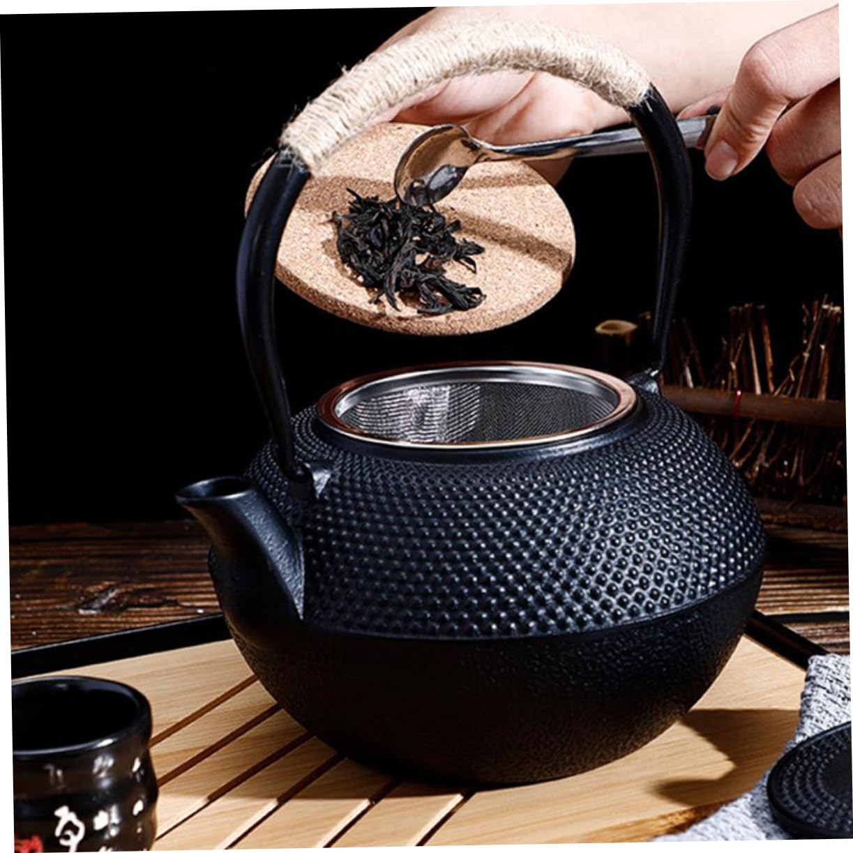 PRETYZOOM Tetera de Hierro Fundido sin Revestimiento Hecha Mano Antigua con Infusor para Preparar Té para Uso Casa Oficina