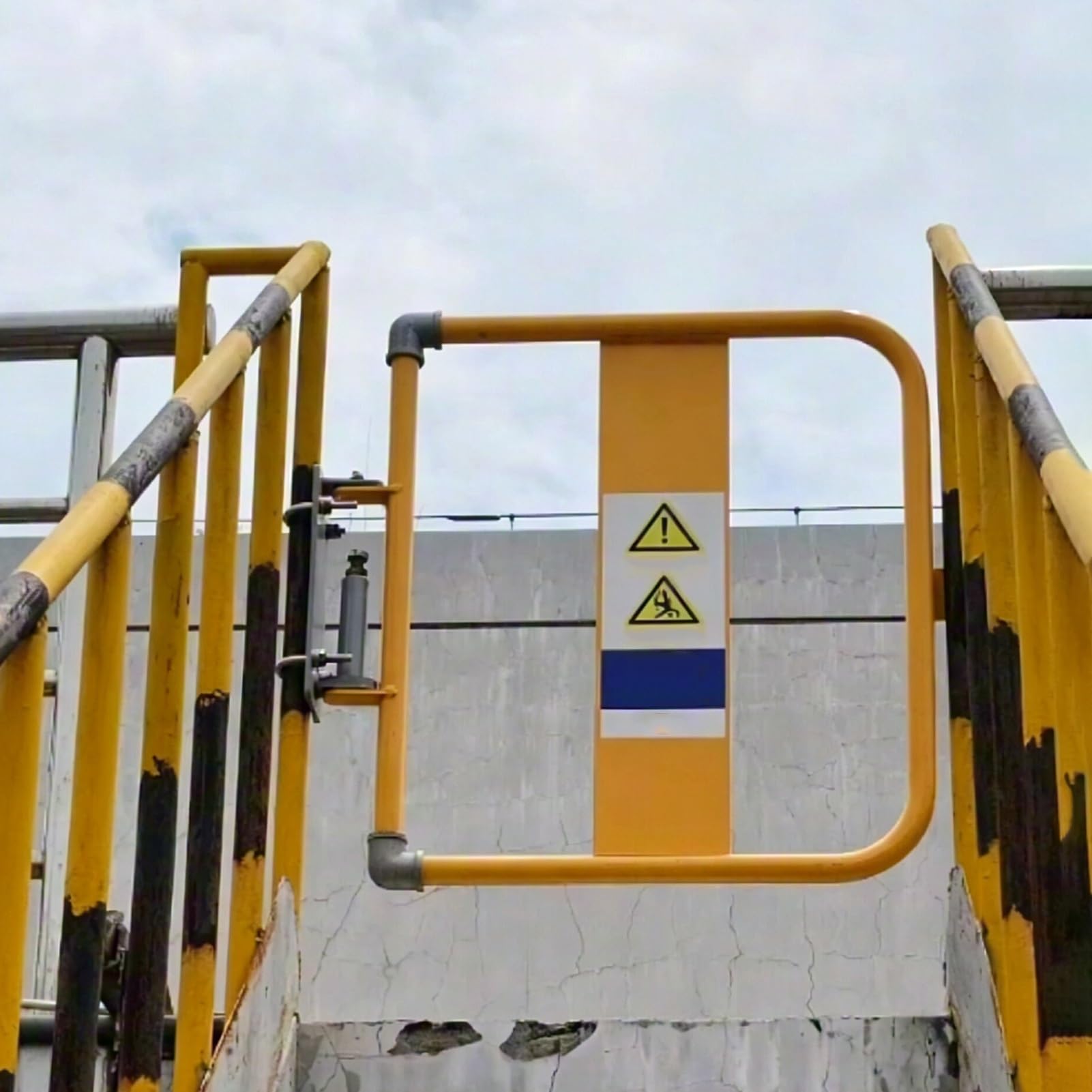 Cancello di Sicurezza a Chiusura Automatica per Accesso al Tetto - Porta unidirezionale a Molla, Larghezza 19,7-47,2 Pollici, barriera di Sicurezza con Chiusura a Scatto per officine industr