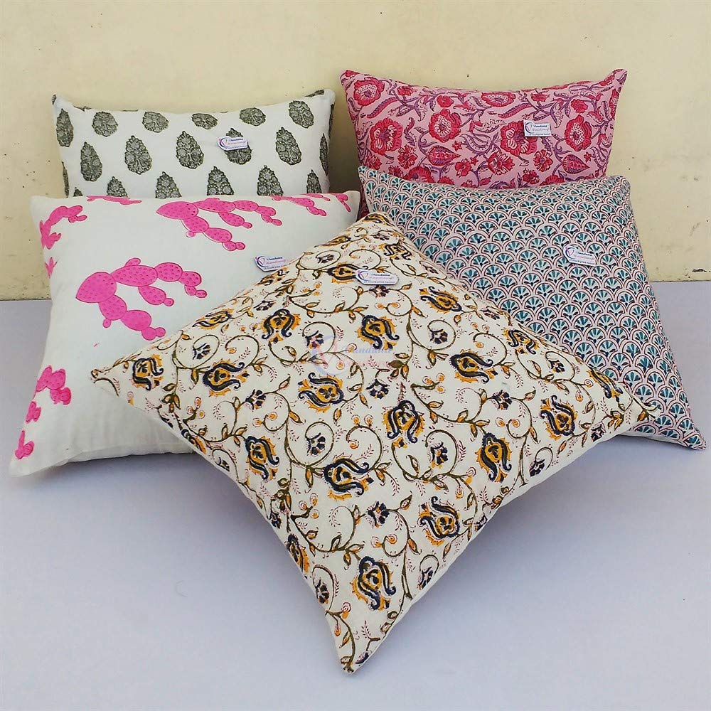Coussins Indiens en tissu imprimé main pour décorer un canapé de salon bohème