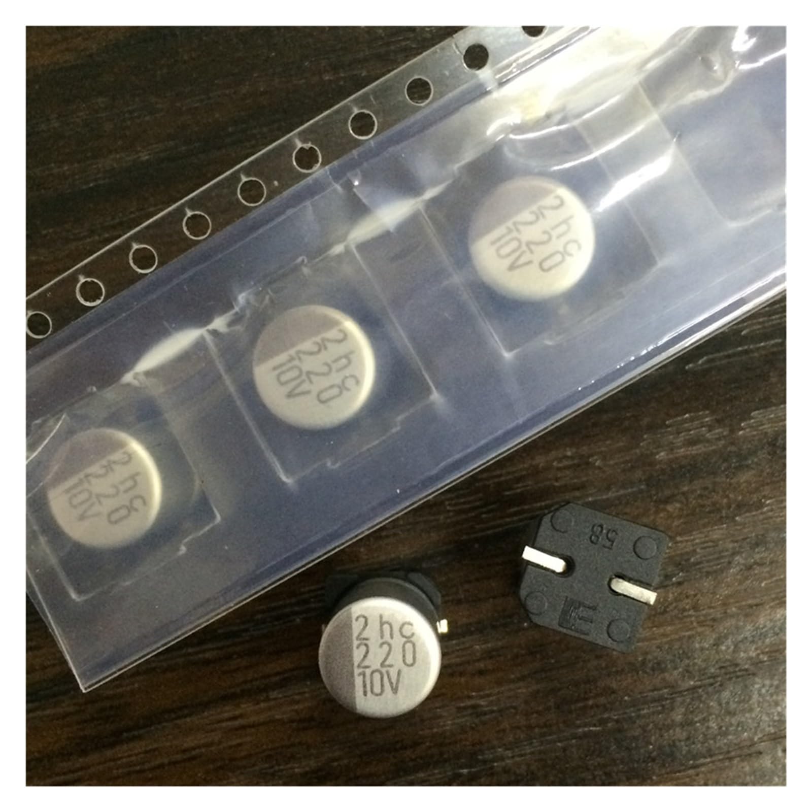 Condensateur CMS 220uF 10V aluminium pour circuit électronique | Lot de 10