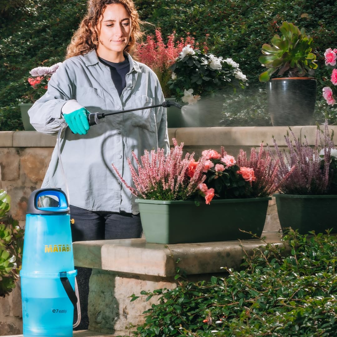 Matabi e7 Easy - Pulverizador Eléctrico para Jardín y Huerto - Batería Li-Ion USB-C - Autonomía 20L - Sistema Seguro - Correas Ajustables - Tanque Translúcido - Fácil de Usar - Hecho en España