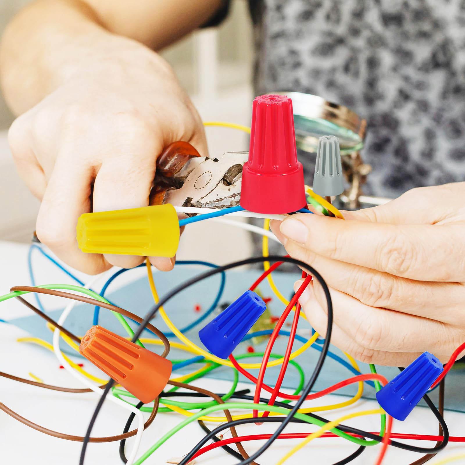 Kit assortito di dadi per cavi, 1500 pezzi, inserti isolanti, connettori per fili elettrici, dadi, molle e terminali a vite, tappi per il collegamento del filo, 5 misure