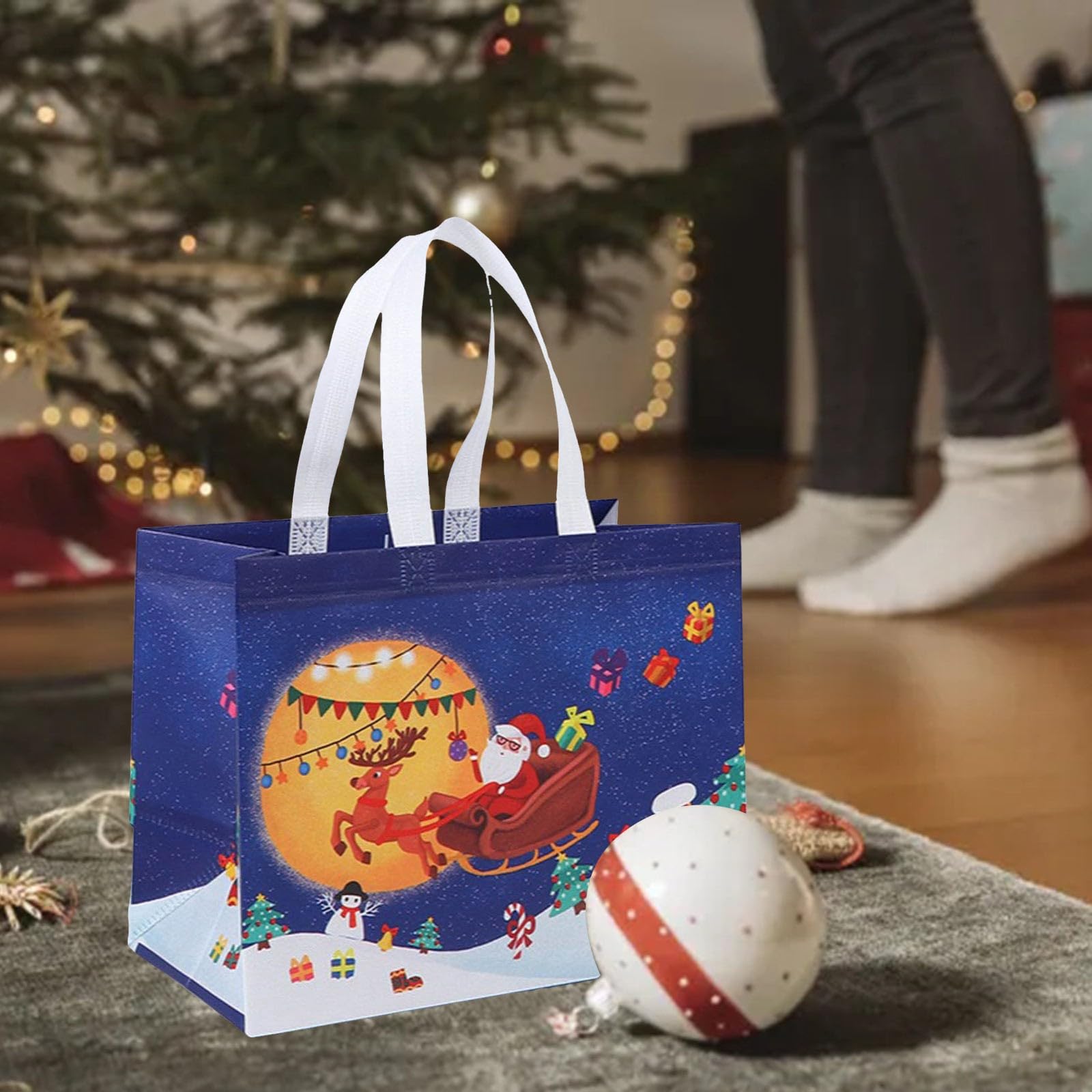 Borse Regalo Natalizie ADQUATOR – Confezione Da 4 Sacchetti Grandi In Tessuto Non Tessuto Con Manici, Riutilizzabili, 41x30x18 Cm, Stampe Festive Varie - 3