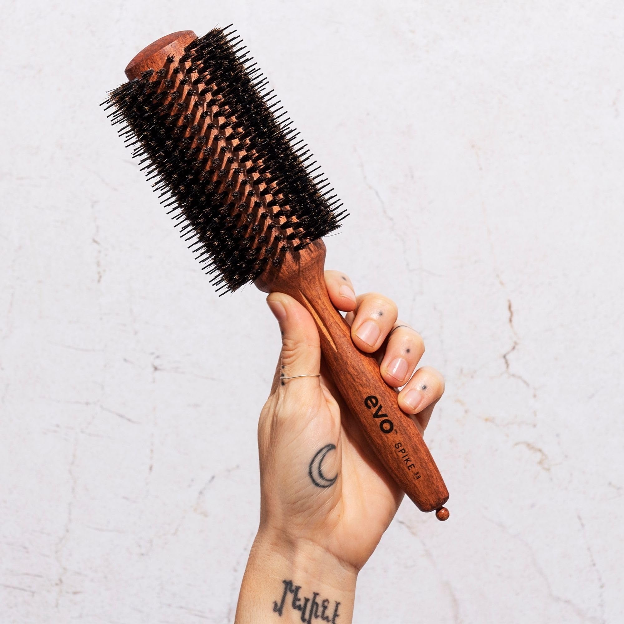 Evo Cepillo radial de nailon con cerdas de jabalí para un secado rápido y fácil, cepillo de pelo para mujeres, mujeres y hombres, fabricado en madera certificada