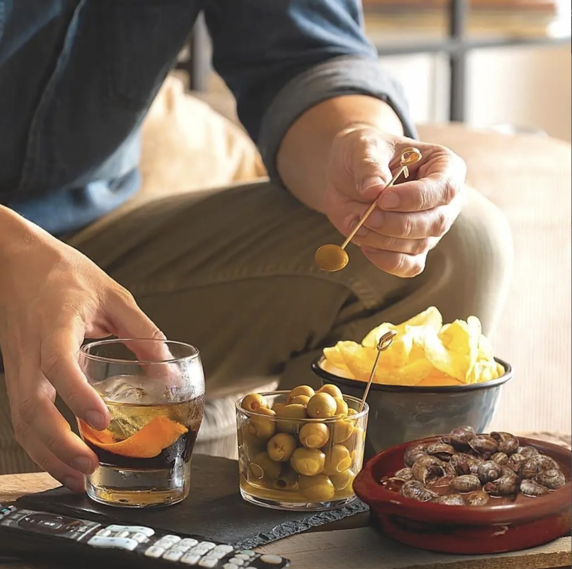 Caracoles en salsa. Caracoles cocidos 550grs (pack de 8). Receta familiar, casera y artesana. Caracoles guisados. Conservas Gourmet. Regalo original para todos. Producto 100% elaborado en España.