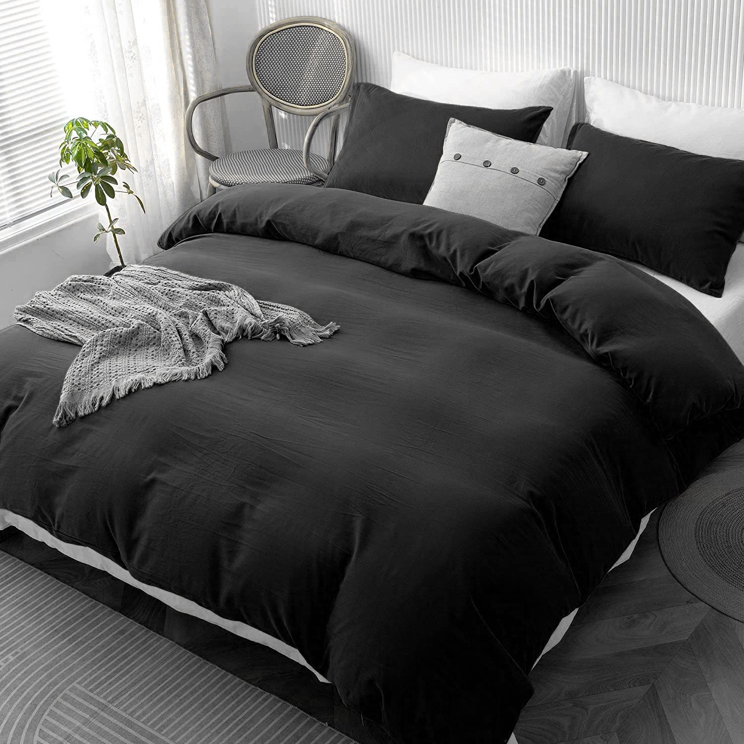 Duvet Cover Set - Easy Care and Soft hand feel breathable Microfibre Duvet Cover with Pillow cases - Pillow case Size (50cm x 75cm) - Bedding Quilt Cover Set. (Black, Double)