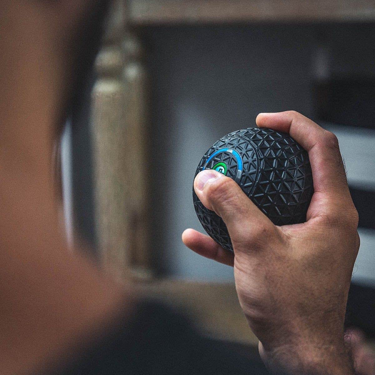 COMPEX Molecule - Pelota de Masaje Vibratoria: Diseñada para la recuperación muscular y el alivio del dolor con 4 velocidades de vibración.