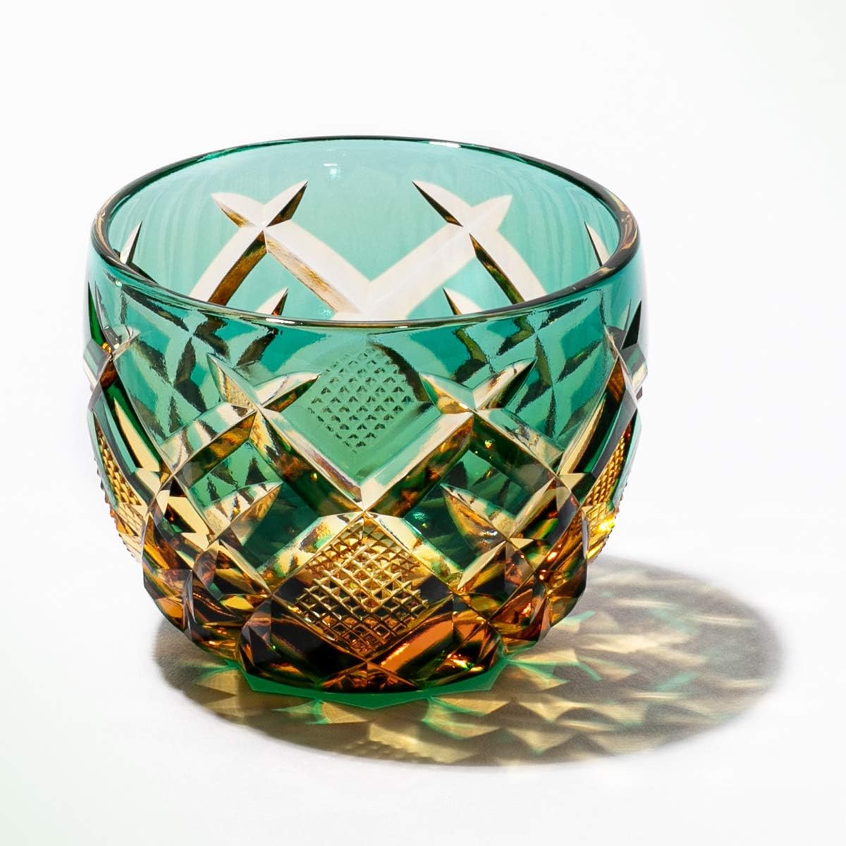 有田焼 深川製磁 花瓶 牡丹 壺 木箱付き 宮内庁御用達 有田焼 深川製磁 花瓶 牡丹 壺 木箱付き 宮内庁御用達