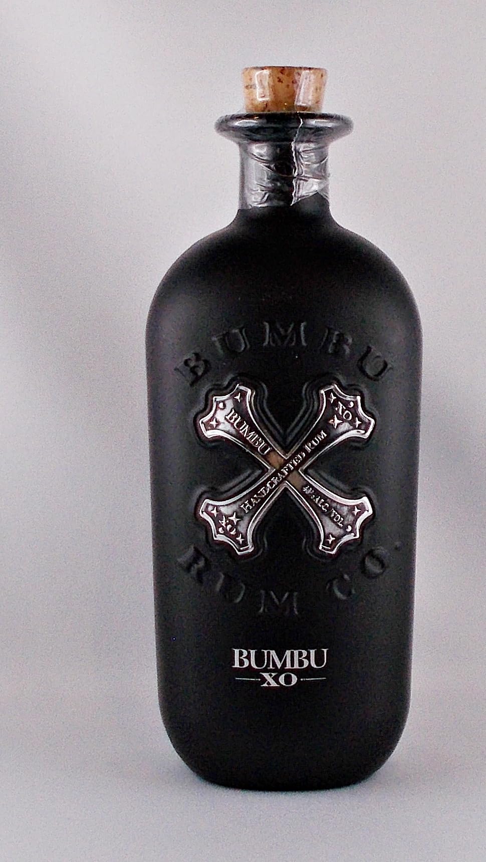 Bumbu XO 18 Jahre Rum + 8 Edelschokoladen in 8 Sorten Geschenk in Holzkiste Geschenkset Männergeschenke