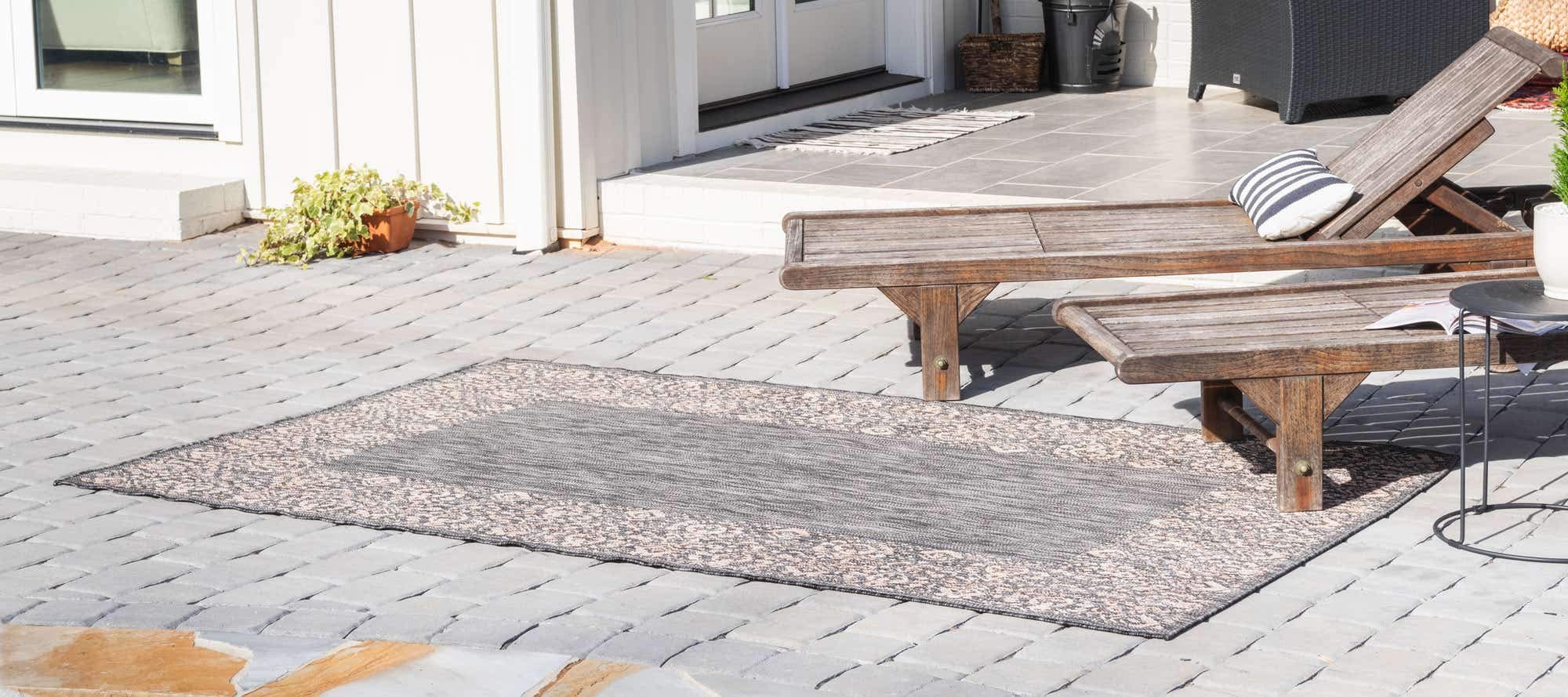 Unique Loom Outdoor Border Collection Area Rug - Floral Border (5' 1