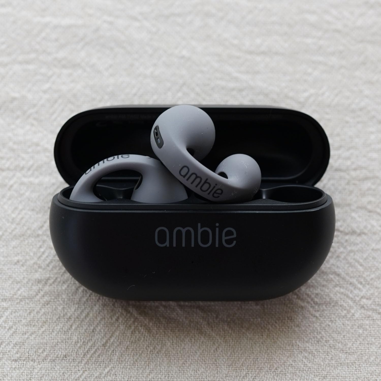 イヤホン ambie AM-TW02/BBC ambie sound earcuffs AM-TW02 Black × Black – ambie STORE