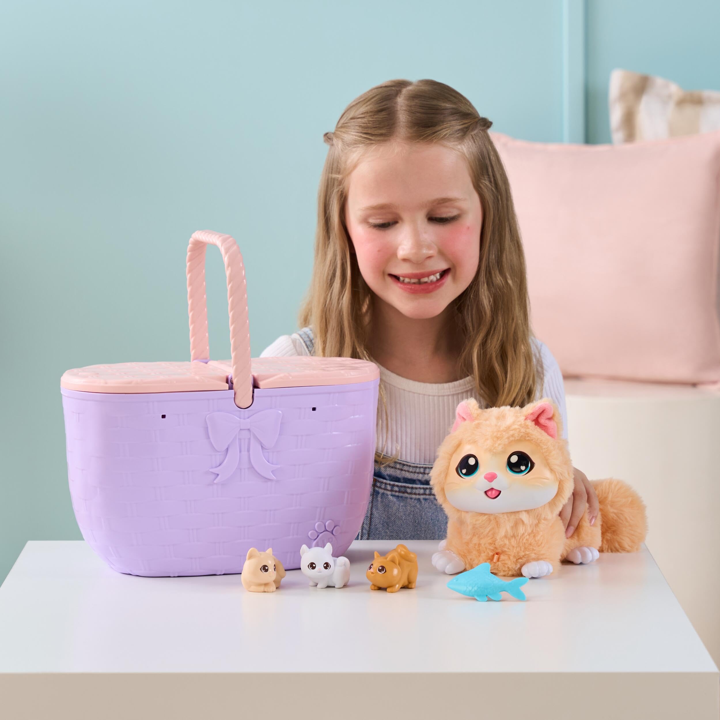 Little Live Pets - Mama Suprise Kitty Playset - Interactive Animal Figure for children 5+ years