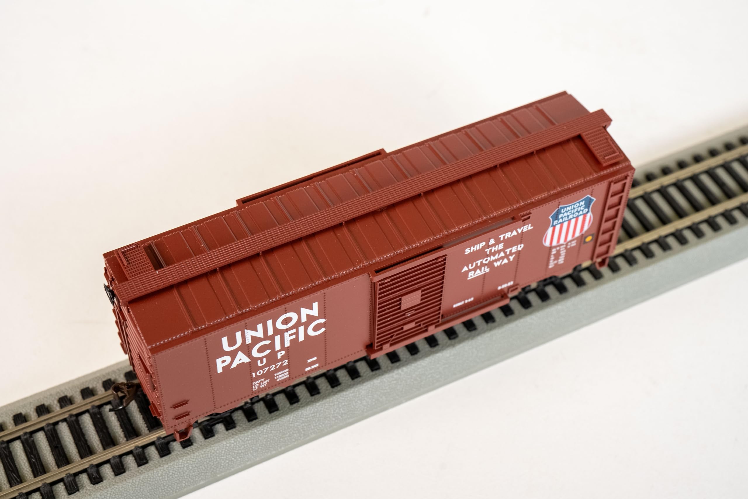 Amazon.com: Bachmann Trains - PS1 40' Box CAR - Union Pacific