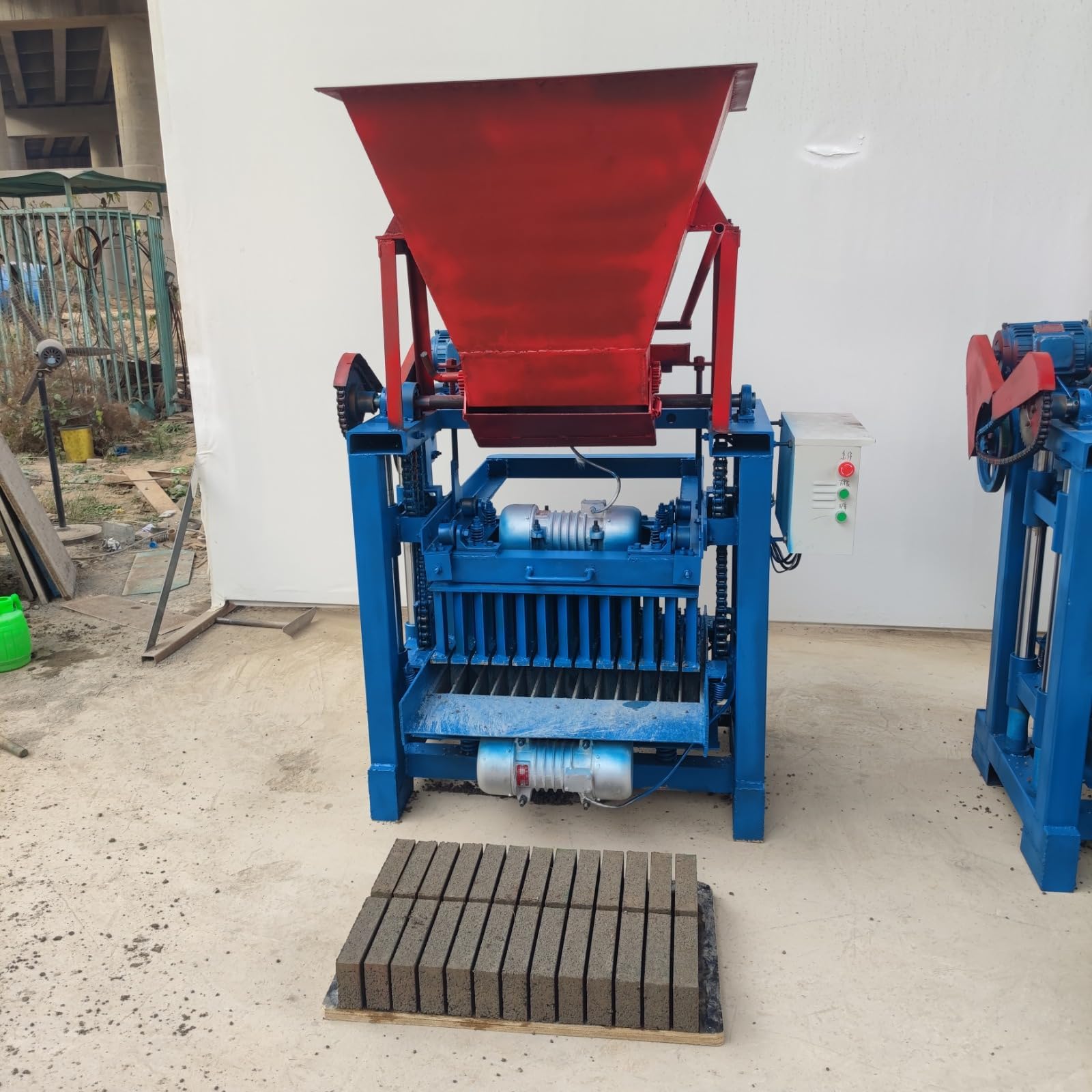 Fabricante de bloques de hormigón de núcleo hueco para constructores y renovaciones de viviendas