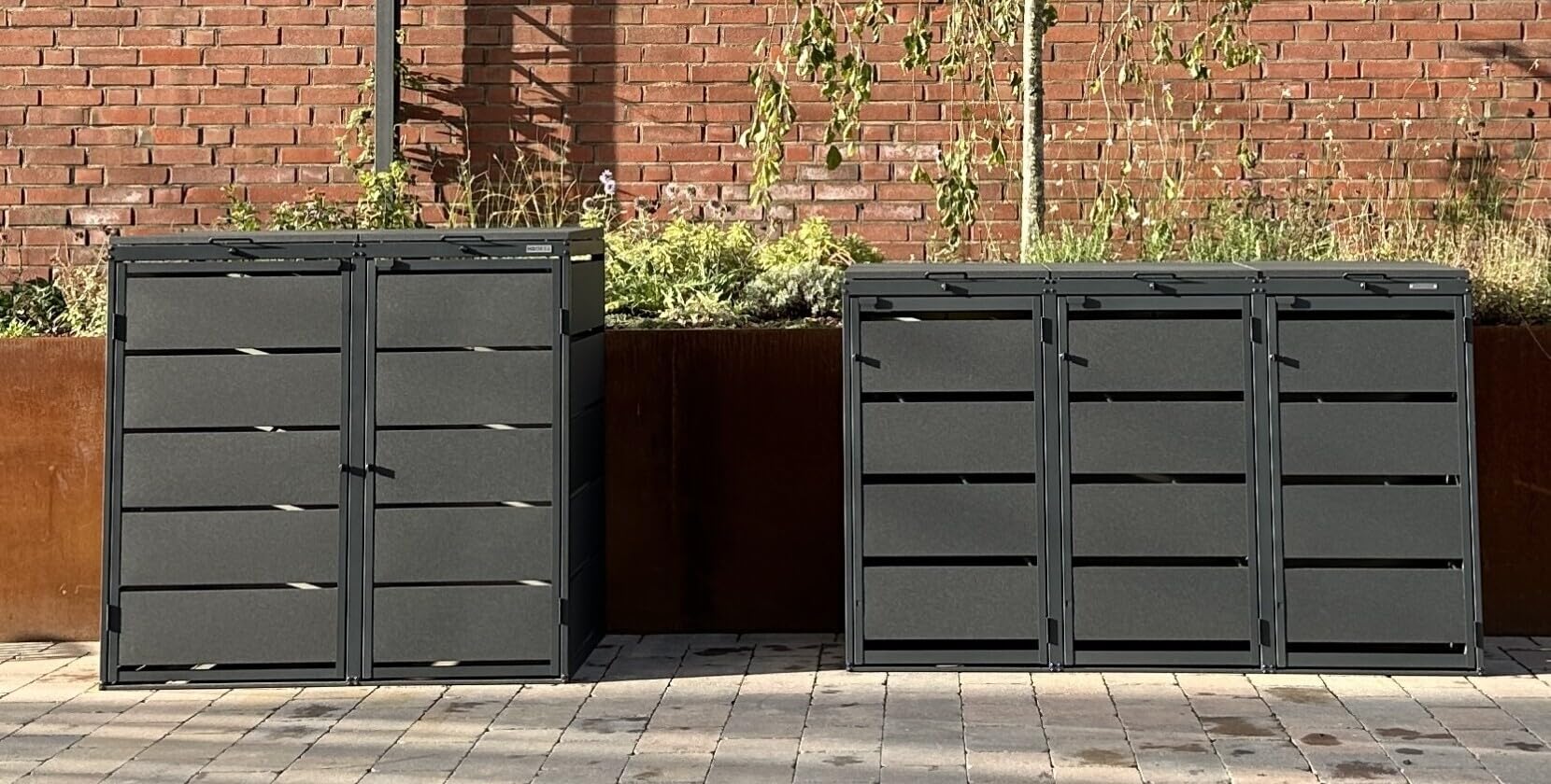 Classic Mülltonnenbox für 3 Mülltonnen (240L) aus verzinktem Stahl, 3er Metall Mülltonnenverkleidung in Anthrazit, robust & wetterfest
