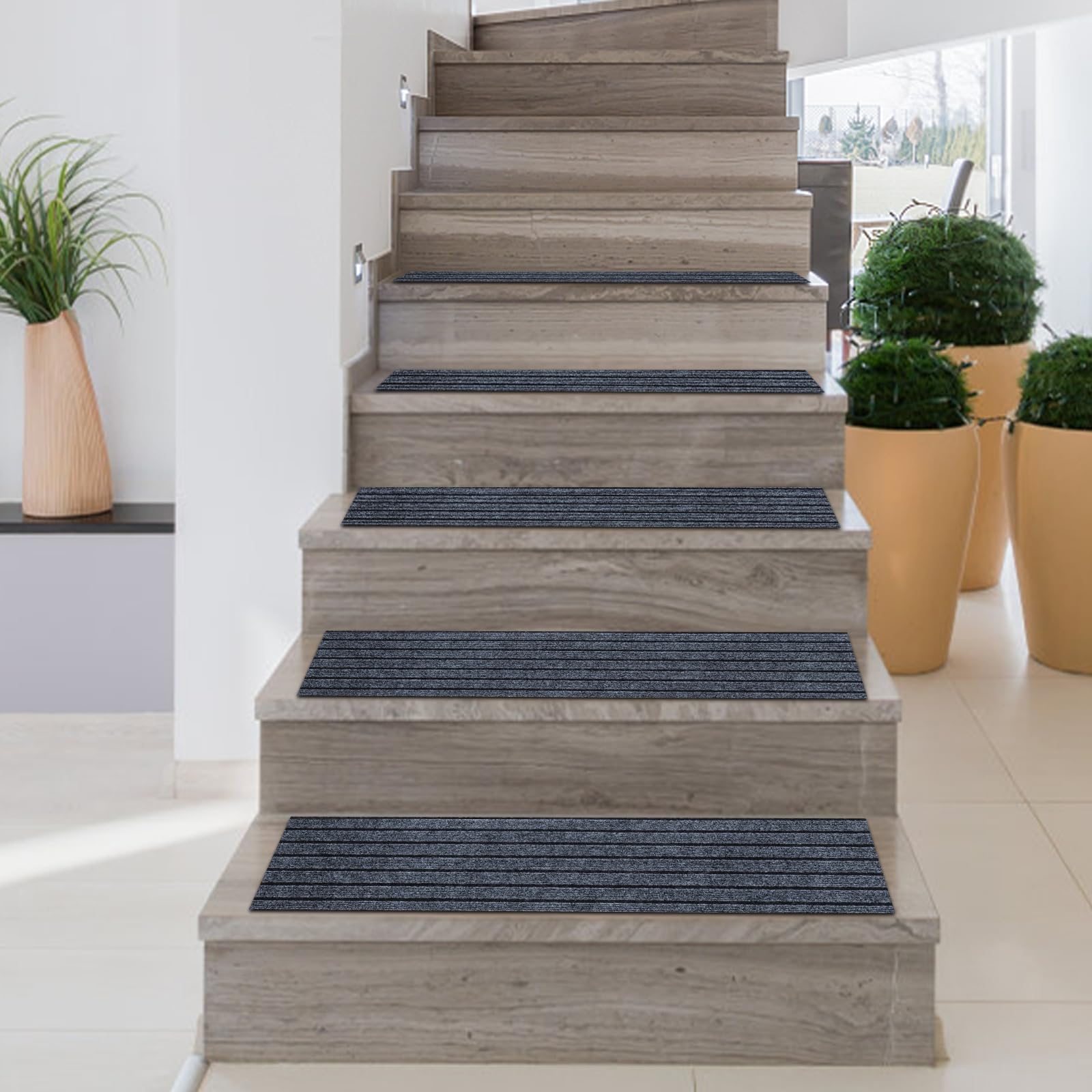 Lot de 15 tapis d'escalier intérieur antidérapants 22 x 70 cm en polyester avec dos en TPE autocollant pour enfants, personnes âgées et animaux domestiques (gris avec rayures noires)