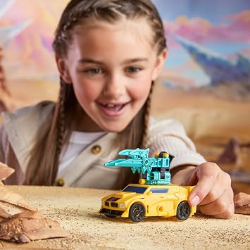 Transformers CYBERWORLD Bumblebee Armored Cyber Changers 10 سم مجسم متحرك، تغيير سريع إلى وضع السيارة، ألعاب روبوت للأولاد والبنات من سن 6 سنوات وما فوق