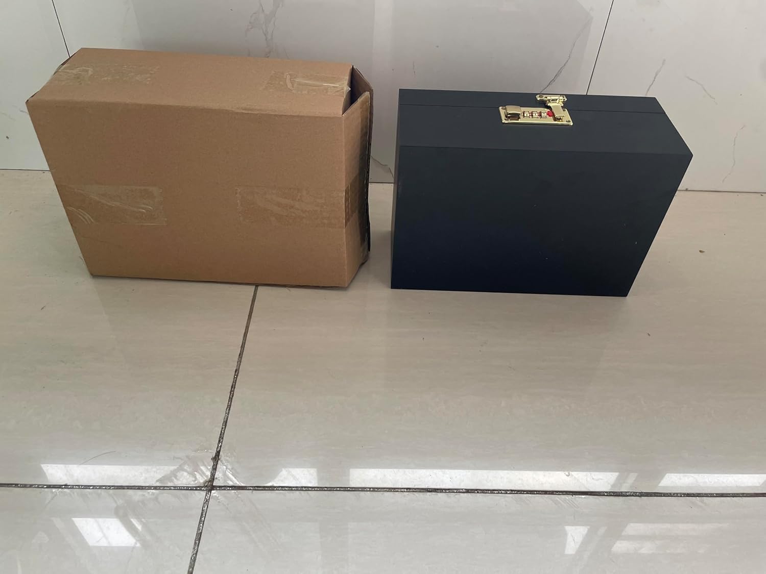 Lockable bamboo storage box with removable tray and partitioned wooden decorative storage box, including jars, brushes, and tubes — odor-resistant container for home organization and storage (black)