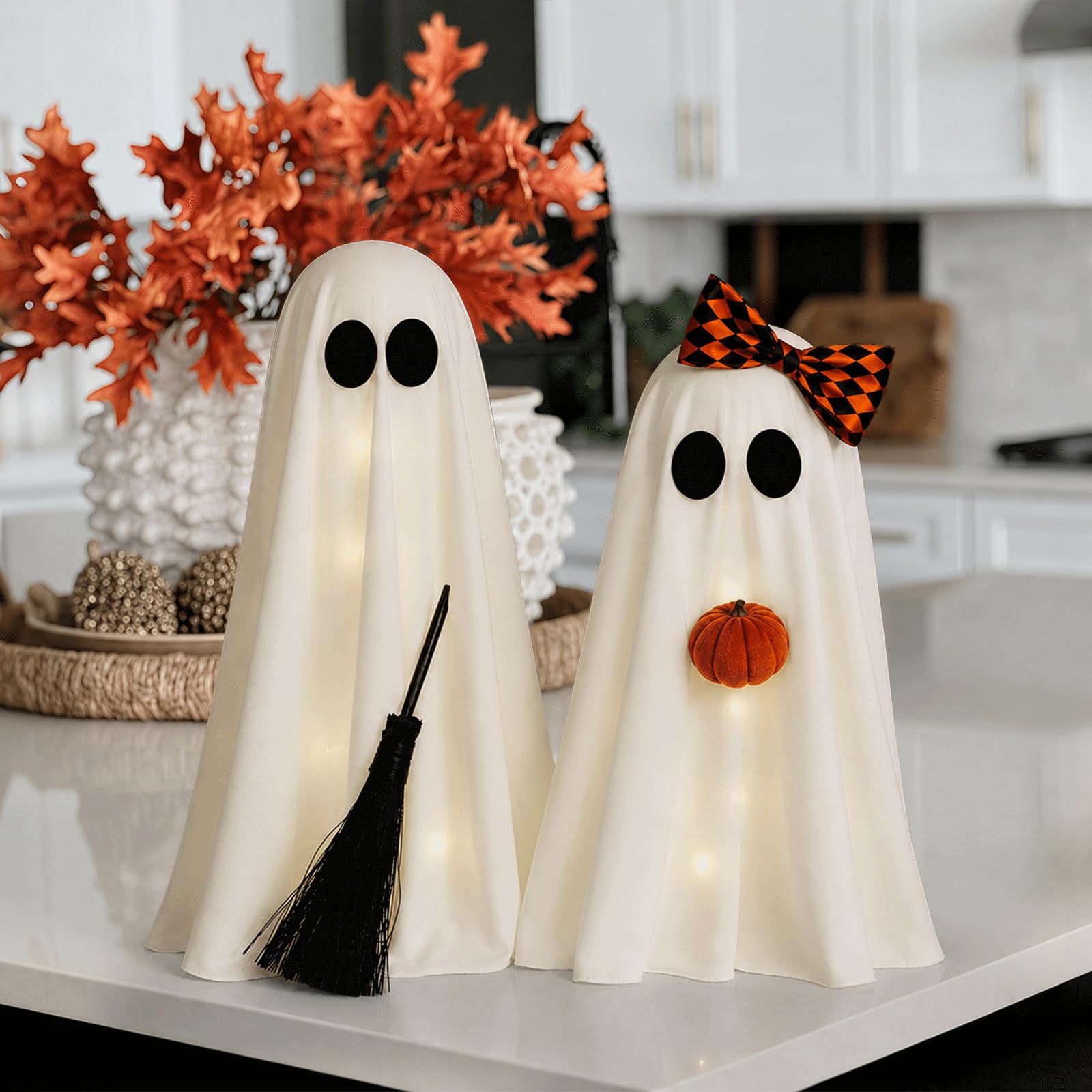 Decorazioni di Halloween per interni, confezione da 2 fantasmi illuminati con scopa e zucca | Caldo LED Glow Affascinante Look Fatto a Mano Accogliente Casale Accento Mantel Mensola Tavolo Ingresso Home Party Display