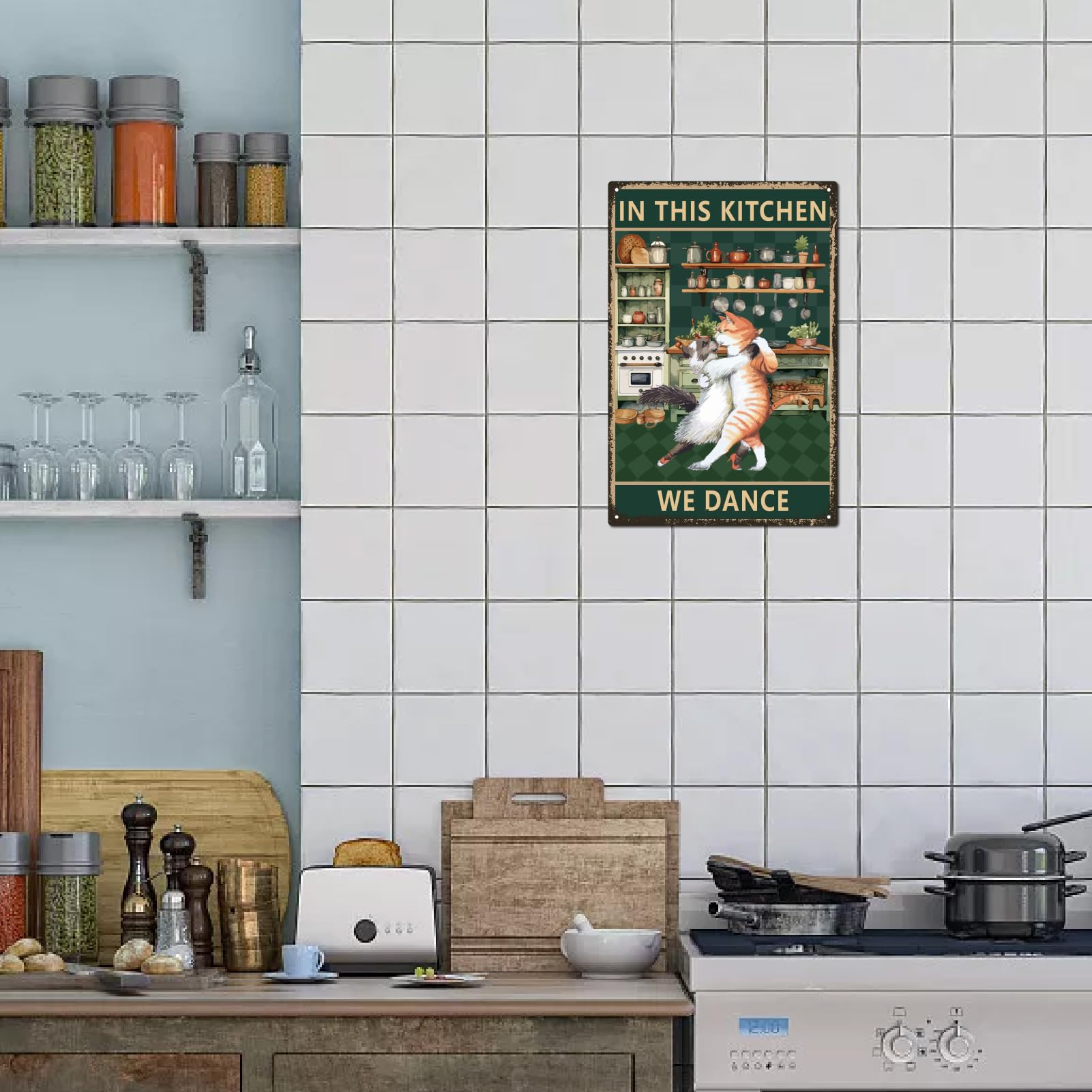 CREATCABIN Pannello Metallico Vintage Gatto, 30x20 Cm - 'In This Kitchen We Dance'