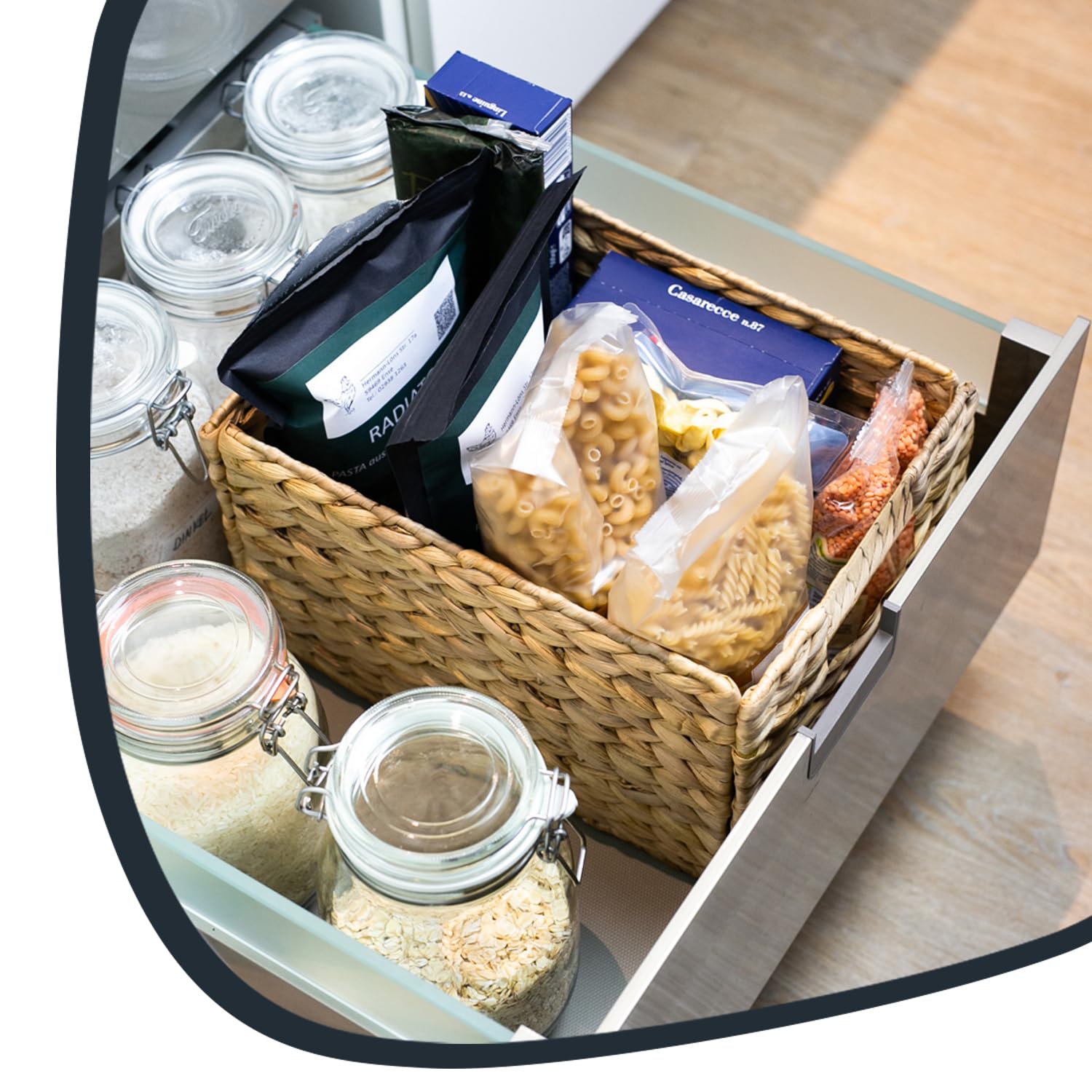 HMF Cesta de almacenaje trenzada organizadora de jacinto de agua, cesta decorativa con asas para baño, cocina, salón y estantería | Juego de 4 | Tamaño M | 32 x 23 x 20 cm | Natural