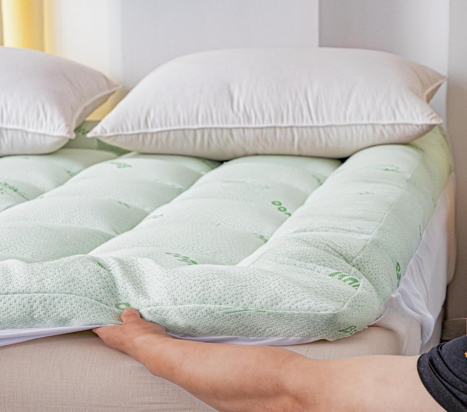 Ultra Soft Queen Size Mattress Topper - Premium Viscose Made from Bamboo, Quilted Fitted Extra Thick Mattress Pad, Pillow Top Mattress Cover with Deep Pocket Cover Fits 8–21 Inch (King)