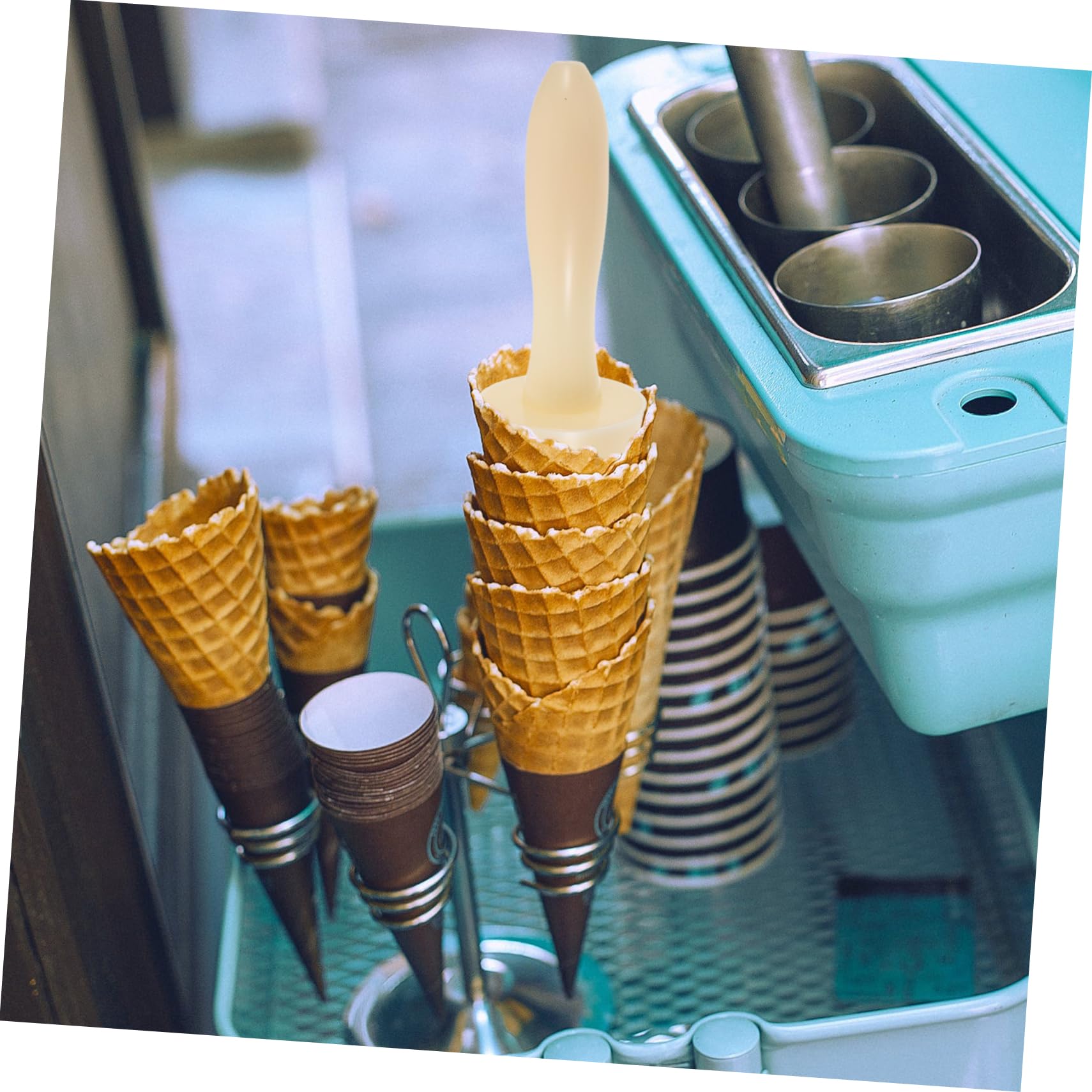 HOLIDYOYO Waffle Cone Mold for Ice Cream Desserts Ergonomic Cone Roller for Home Shops Easy to Use Baking Tool