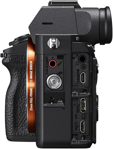 Miniatura 4 de Sony - Paquete de cuerpo de cámara de lentes intercambiables sin espejo de fotograma completo a7III 24.2 MP + tarjeta de memoria de 64 GB y flash