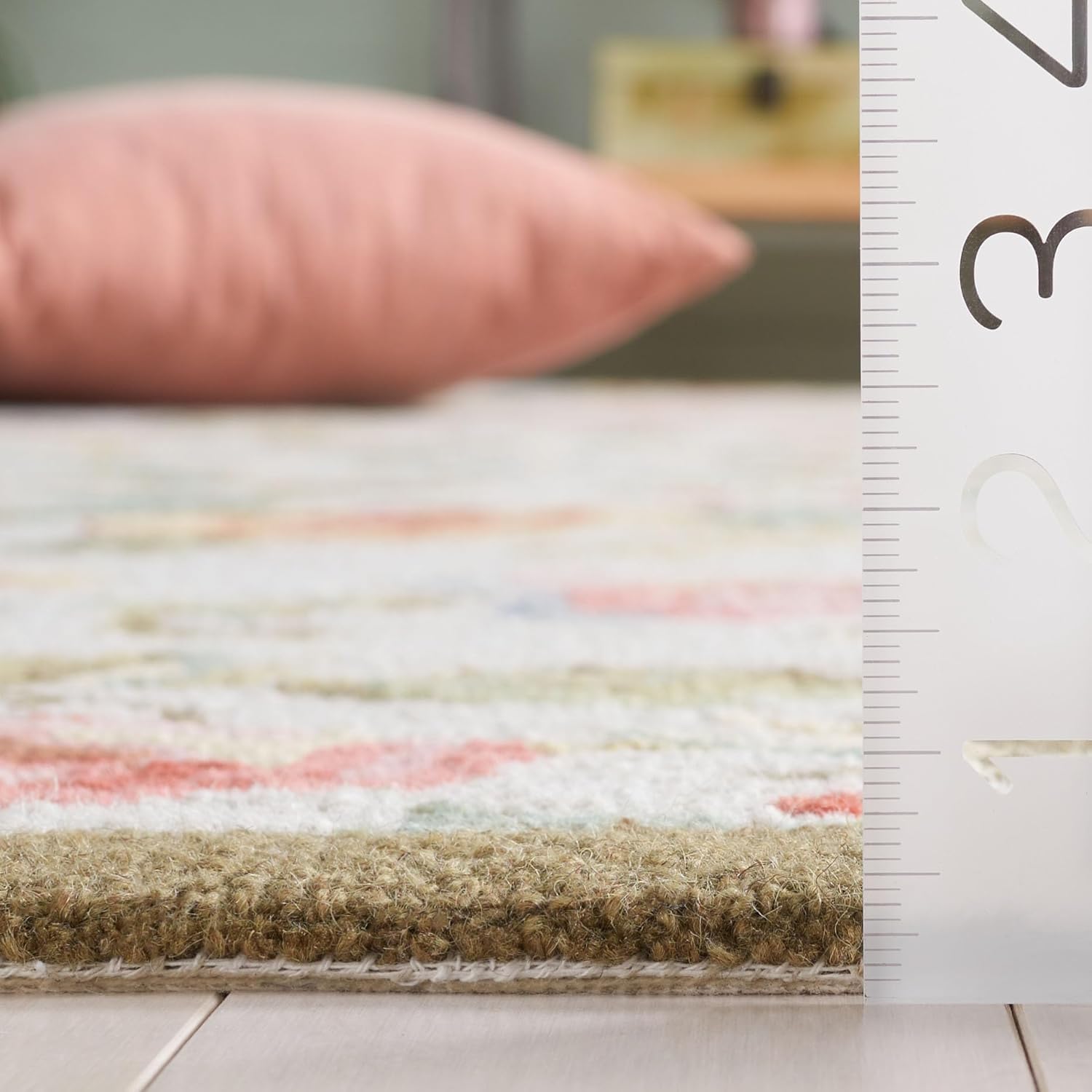 SAFAVIEH Chelsea Collection Area Rug - 3'9" x 5'9", Ivory & Sage, Handmade French Country Wool, Floral Design, Ideal for Living Room, Bedroom, Dining Room (HK310W-4)
