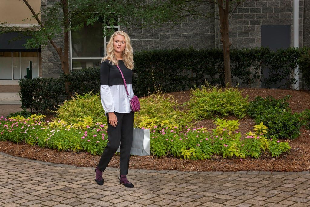 JOBST Opaque Knee High with SoftFit Technology Band, 15-20 mmHg Compression Stockings, Closed Toe, Medium, Cranberry