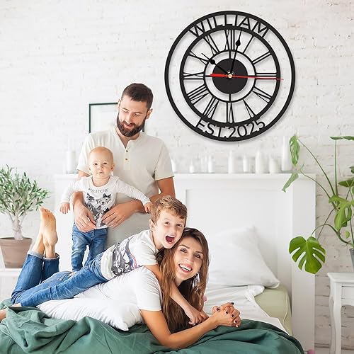 Miniatura 4 de Reloj de pared grande personalizado para exteriores, resistente al agua, con nombre de familia personalizado con número romano, reloj de pared