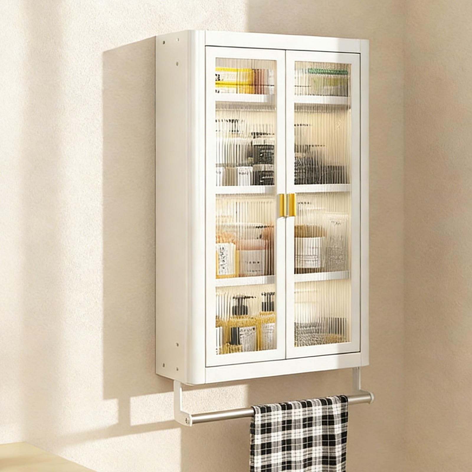 Grande capacité et construction robuste pour cette étagère d'angle blanche